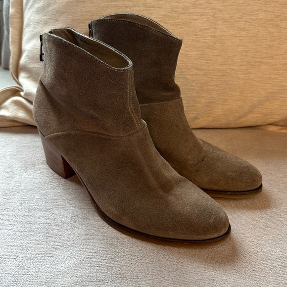 Italeau handmade in Italy Suede BootsUS 7.5 - Picture 1 of 9